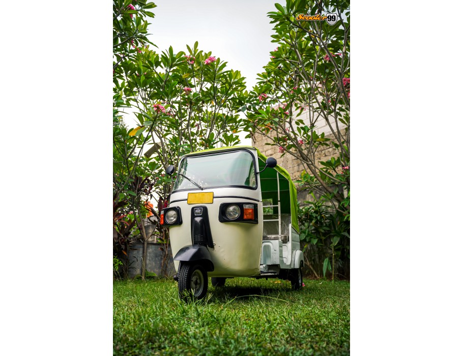 Bajaj Scooter 4 Tak Threewheels (RE)
